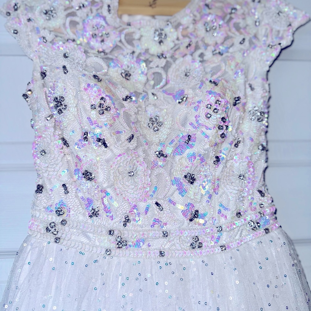 Beautiful WHITE Sherri Hill